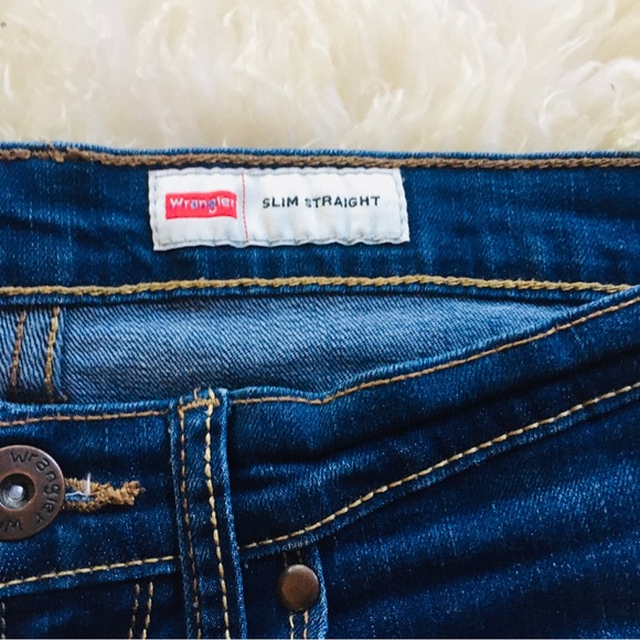 Wrangler’s Distressed Slim Straight Men’s Jeans - Picture 6 of 6